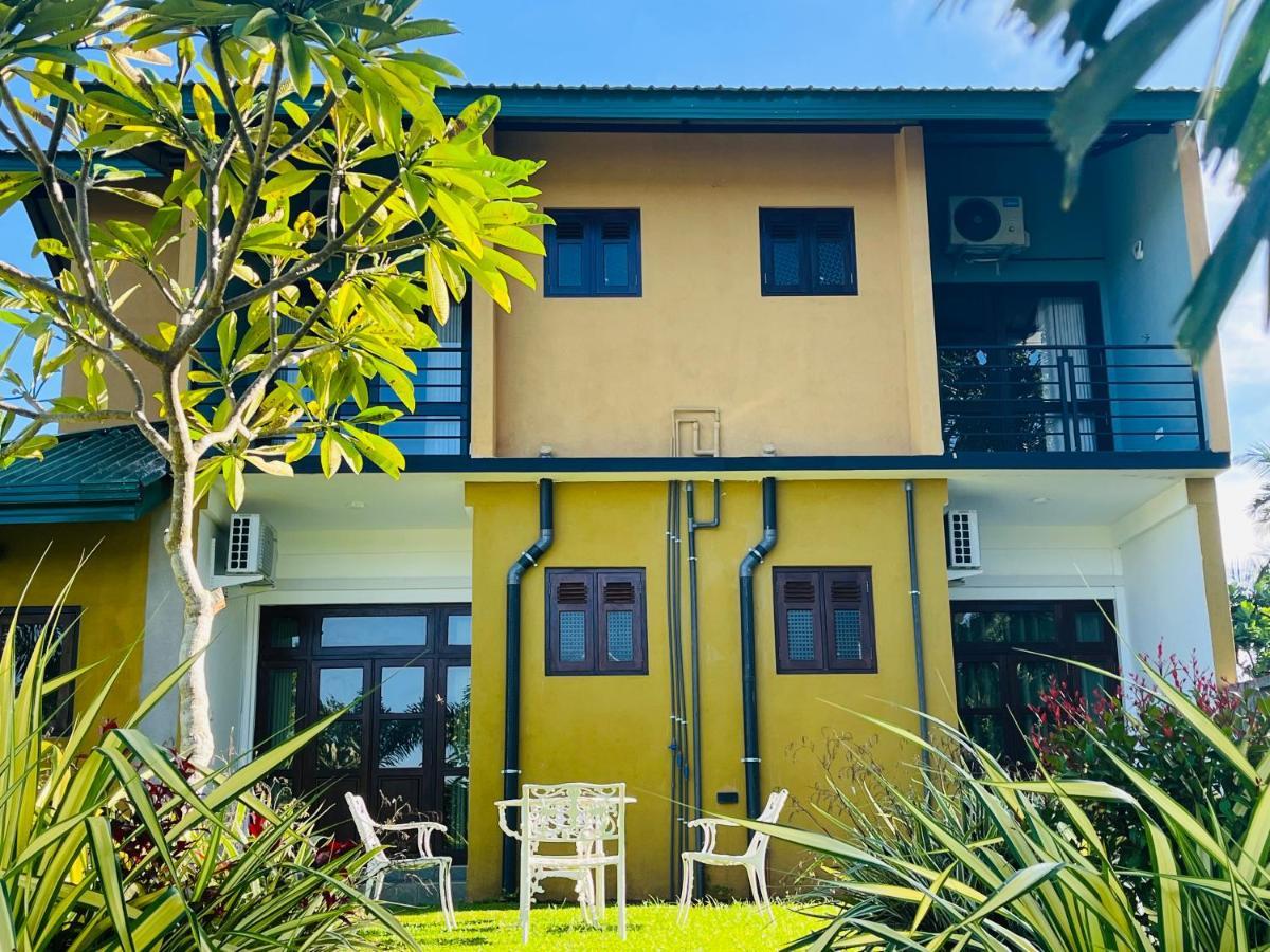 Aura Villa 폴로나루와 외부 사진