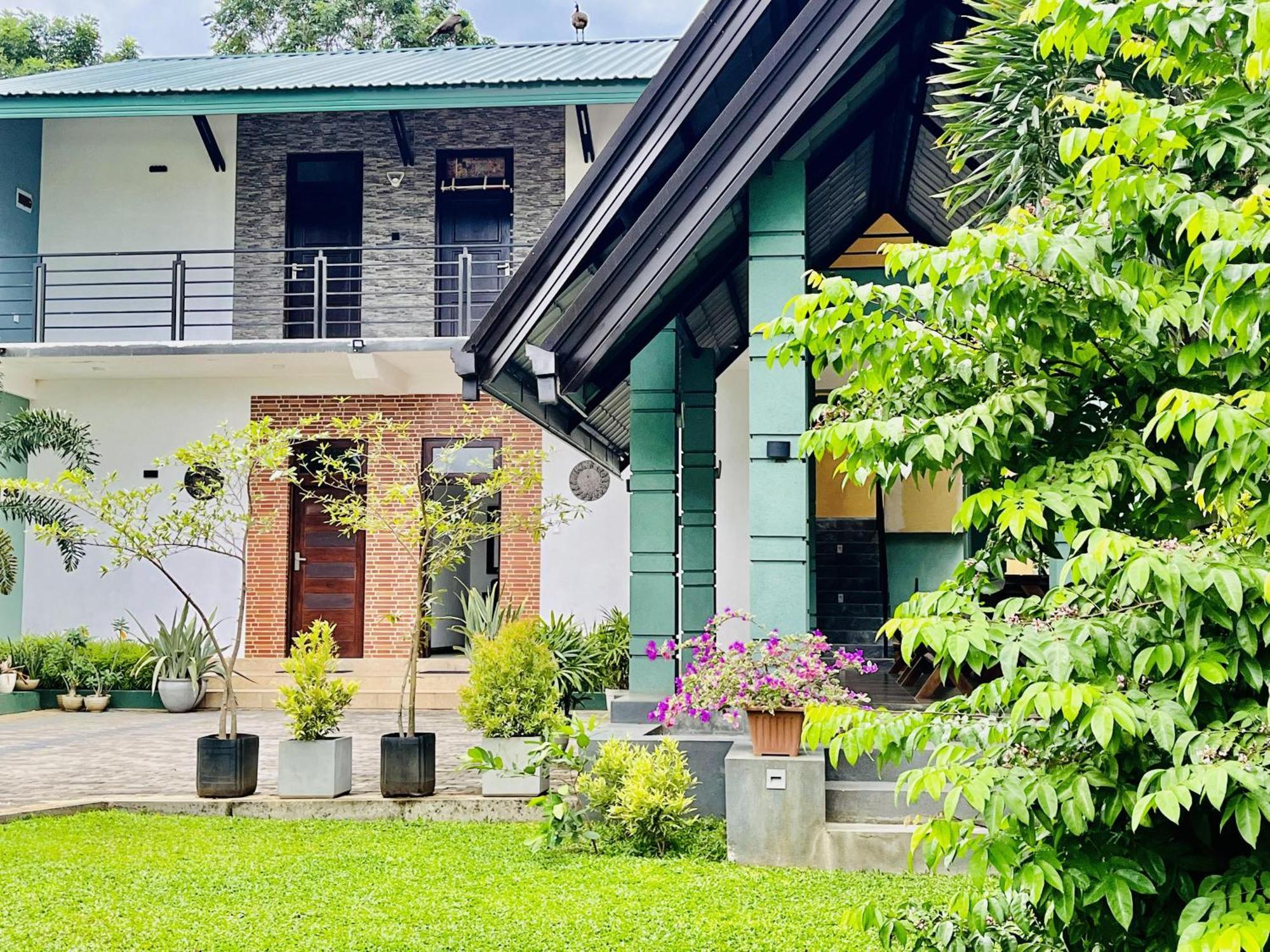 Aura Villa 폴로나루와 외부 사진