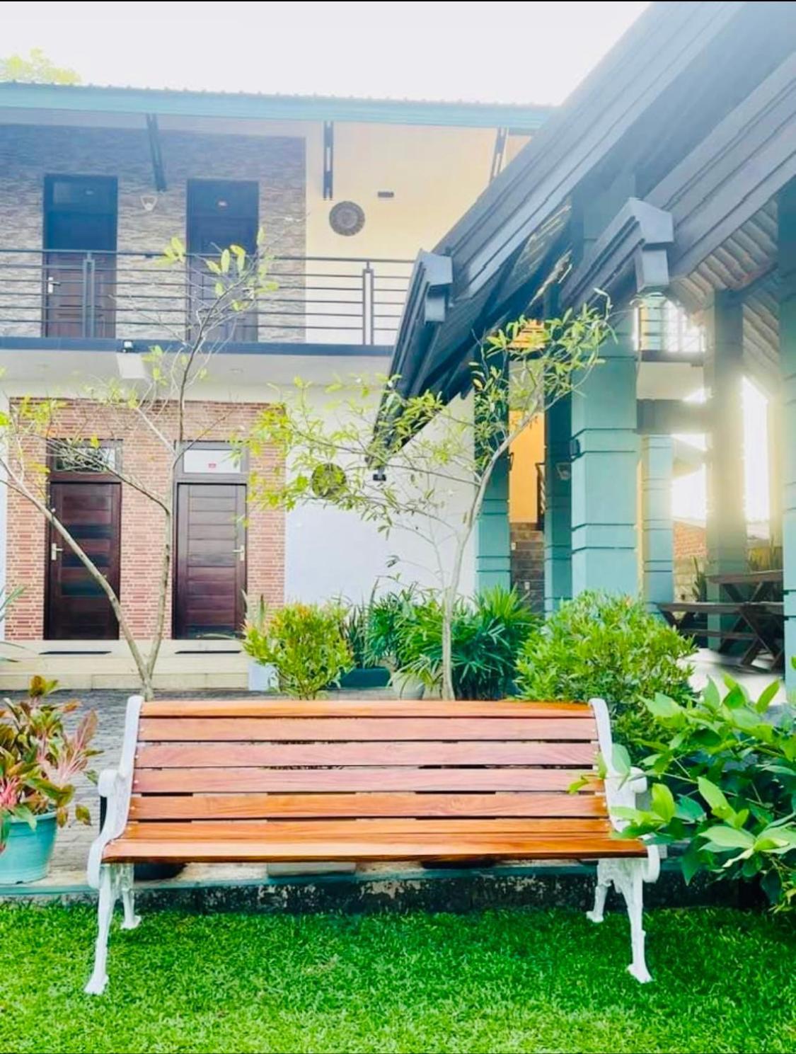 Aura Villa 폴로나루와 외부 사진